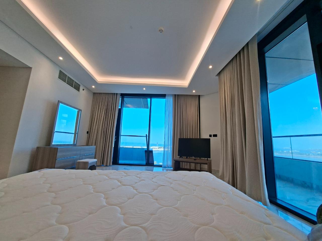 Luxury 2-bedroom with Sea View & Bills Included thumbnail 4