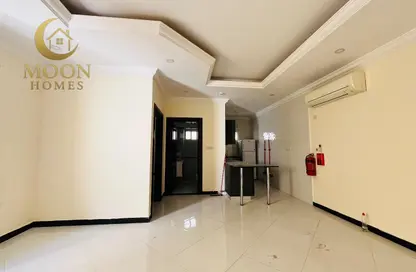 Apartment - 1 Bedroom - 1 Bathroom for rent in Umm Ghwailina Comm - Umm Ghuwalina - Umm Ghuwailina - Doha