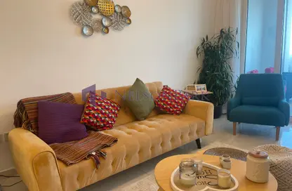 Apartment - 2 Bedrooms - 3 Bathrooms for sale in Viva East - Viva Bahriyah - The Pearl Island - Doha