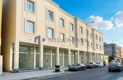 محل تجاري - استوديو - 1 حمام للايجار في فلل الدحيل - الدحيل - الدوحة