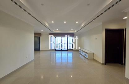 Apartment - 2 Bedrooms - 3 Bathrooms for rent in West Porto Drive - Porto Arabia - The Pearl Island - Doha