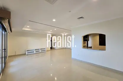 Apartment - 2 Bedrooms - 3 Bathrooms for rent in West Porto Drive - Porto Arabia - The Pearl Island - Doha