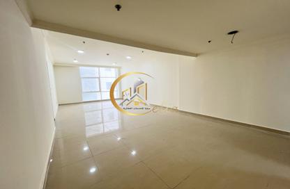 Apartment - 2 Bedrooms - 2 Bathrooms for rent in Al Khair Tower - Corniche Road - Corniche Road - Doha