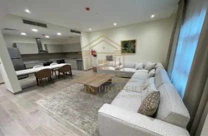 Apartment - 2 Bedrooms - 2 Bathrooms for rent in Viva Central - Viva Bahriyah - The Pearl Island - Doha