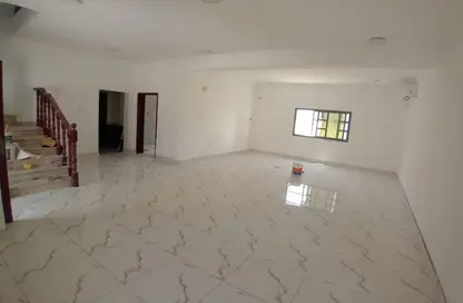 فيلا - 4 غرف نوم - 3 حمامات للايجار في شارع المطار القديم - طريق المطار القديم - الدوحة