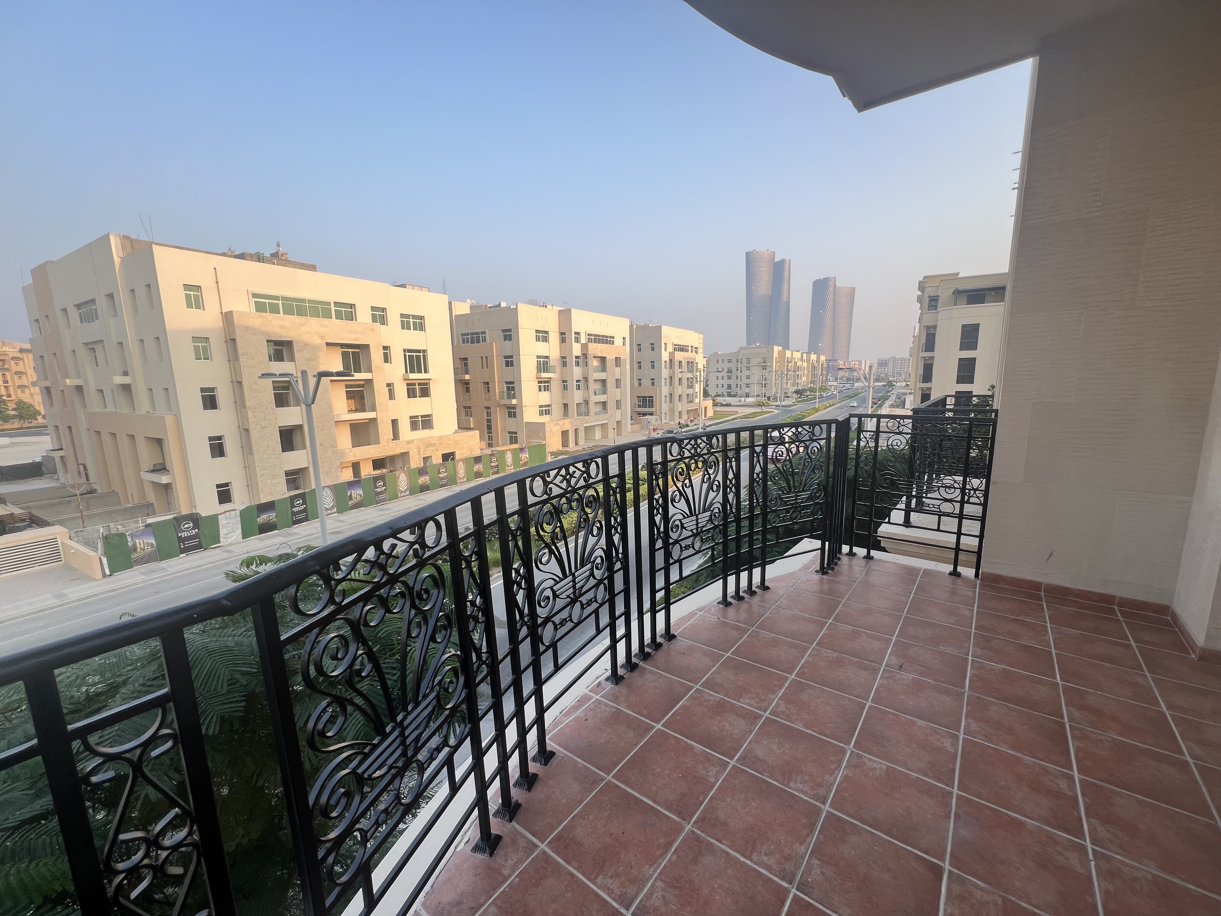 Huge unit | 1BR SF | Bills included | city view|