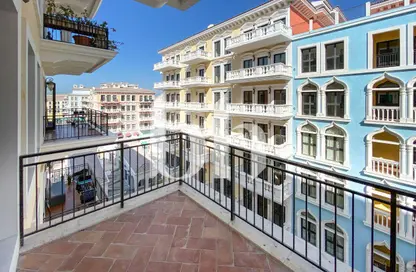 Apartment - 1 Bedroom - 2 Bathrooms for rent in Carnaval - Qanat Quartier - The Pearl Island - Doha