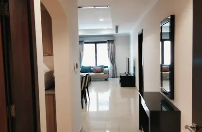 Apartment - 1 Bedroom - 2 Bathrooms for rent in Porto Arabia - The Pearl Island - Doha