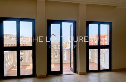 Apartment - 2 Bedrooms - 3 Bathrooms for rent in Carnaval - Qanat Quartier - The Pearl Island - Doha