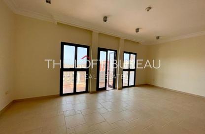 Apartment - 2 Bedrooms - 3 Bathrooms for rent in Carnaval - Qanat Quartier - The Pearl Island - Doha