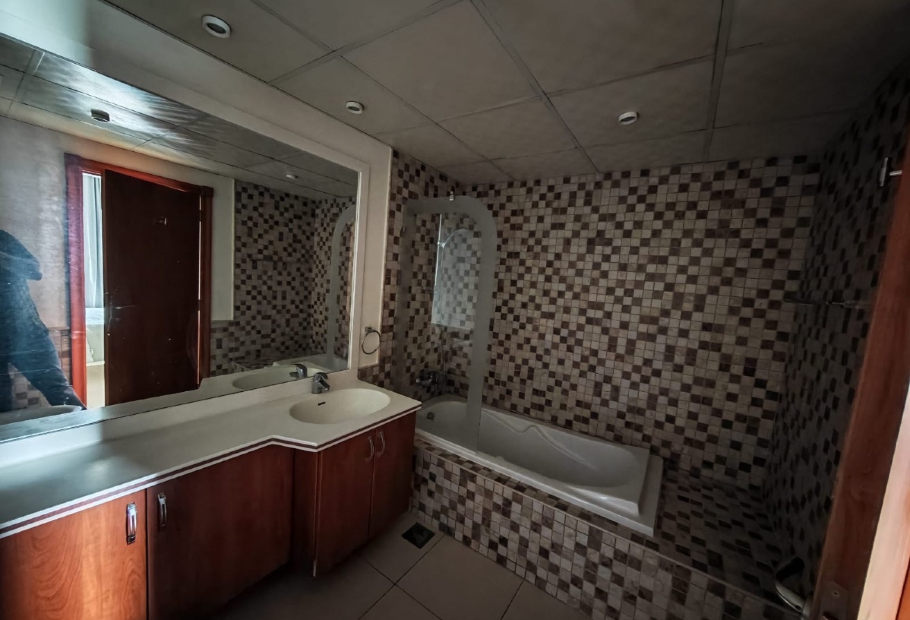 1BR Apartment | Marina Sea View | Great deal thumbnail 4