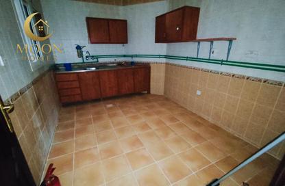 Apartment - 2 Bedrooms - 2 Bathrooms for rent in Umm Ghwailina Comm - Umm Ghuwalina - Umm Ghuwailina - Doha Apartment - 2 Bedrooms - 2 Bathrooms for rent in Umm Ghwailina Comm - Umm Ghuwalina - Umm Ghuwailina - Doha