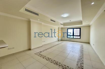 Apartment - 1 Bedroom - 2 Bathrooms for rent in West Porto Drive - Porto Arabia - The Pearl Island - Doha