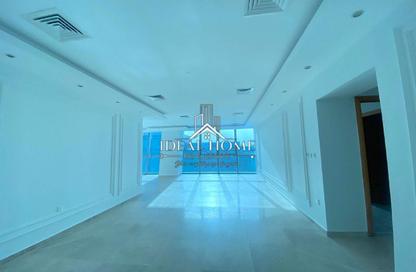 Apartment - 3 Bedrooms - 4 Bathrooms for rent in Zig Zag Towers - West Bay - Doha