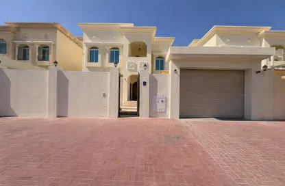 Apartment - 5 Bedrooms - 7 Bathrooms for rent in Al Hamraa Street - Al Thumama - Doha