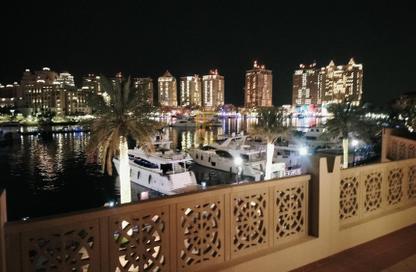 تاون هاوس - غرفة نوم - 2 حمامات للايجار في طريق بورتو الغربي - بورتو أرابيا - جزيرة اللؤلؤة - الدوحة