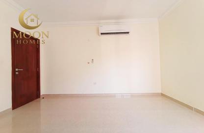 Apartment - 1 Bedroom - 1 Bathroom for rent in Umm Ghuwailina 4 - Umm Ghuwailina - Doha