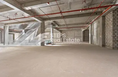 Shop - Studio - 1 Bathroom for rent in Umm Al Seneem Street - Ain Khaled - Doha