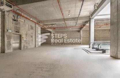 Shop - Studio - 1 Bathroom for rent in Umm Al Seneem Street - Ain Khaled - Doha