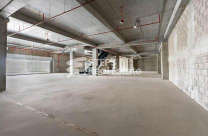 Shop - Studio - 1 Bathroom for rent in Umm Al Seneem Street - Ain Khaled - Doha