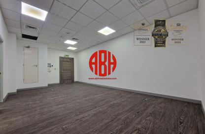 Office Space - Studio - 6 Bathrooms for rent in B-Ring Road - B-Ring Road - Doha