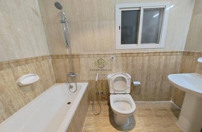 Apartment - 2 Bedrooms - 2 Bathrooms for rent in Umm Ghwailina Comm - Umm Ghuwalina - Umm Ghuwailina - Doha