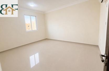 Apartment - 1 Bedroom - 2 Bathrooms for rent in Umm Ghuwailina 4 - Umm Ghuwailina - Doha