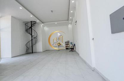Shop - Studio - 1 Bathroom for rent in Al Aman Street - Umm Ghuwailina - Doha