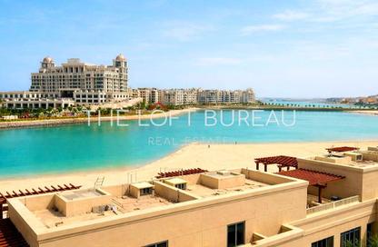 Apartment - 3 Bedrooms - 4 Bathrooms for rent in Abraj Bay - Abraj Quartiers - The Pearl Island - Doha