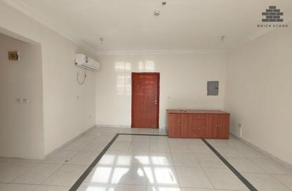 Apartment - 1 Bedroom - 1 Bathroom for rent in Salaja Street - Doha Al Jadeed - Doha
