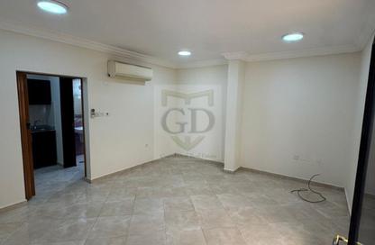 Apartment - Studio - 1 Bathroom for rent in Mamoura 18 - Al Maamoura - Doha