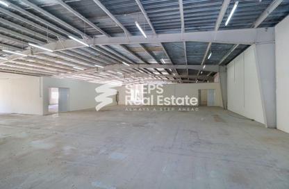 Warehouse - Studio - 4 Bathrooms for rent in Industrial Area 4 - Industrial Area - Industrial Area - Doha