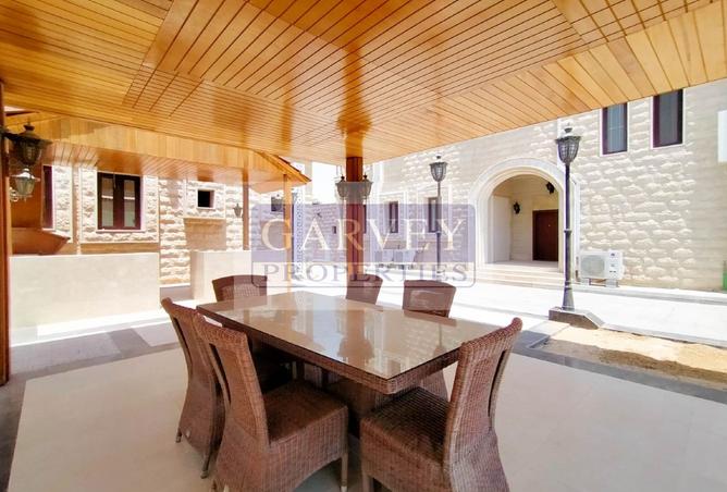 975385 - Property Image 2