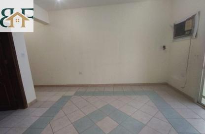 Apartment - 2 Bedrooms - 2 Bathrooms for rent in Al Mansoura - Al Mansoura - Doha