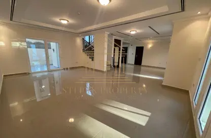 فيلا - 3 غرف نوم - 5 حمامات للايجار في شارع الدانة - مريخ - المريخ - الدوحة