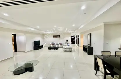 شقة - 2 غرف نوم - 3 حمامات للايجار في طريق بورتو الغربي - بورتو أرابيا - جزيرة اللؤلؤة - الدوحة