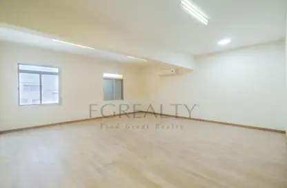 Warehouse - Studio - 2 Bathrooms for sale in East Industrial Street - Birkat Al Awamer - Al Wakra