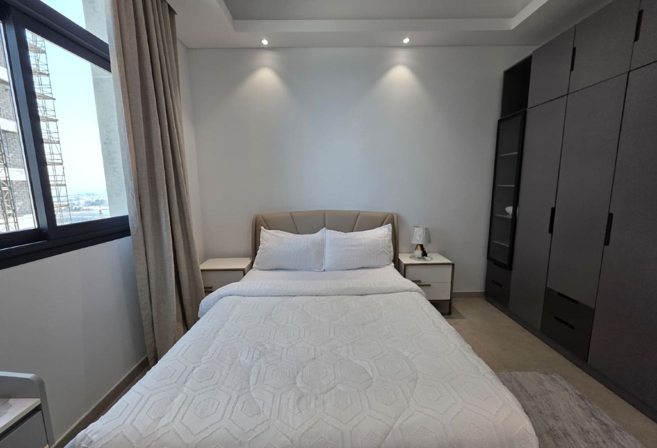 LAVISH 2 BHK FF SEA VIEW BIG BALCONY MARINA LUSAIL thumbnail 8