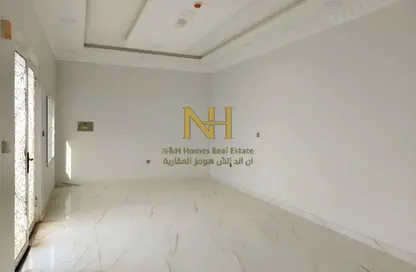 فيلا - 8 غرف نوم - 8 حمامات للايجار في سوق الغرافة - الغرافة - الدوحة