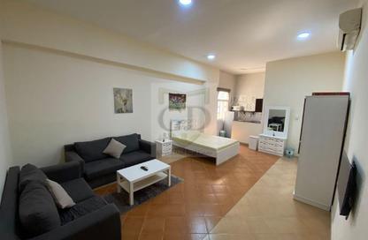 Apartment - Studio - 1 for rent in Onaiza Street - Diplomatic Area - Doha