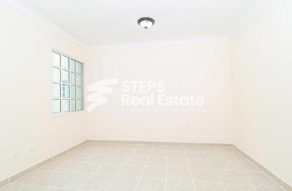 Apartment - 3 Bedrooms - 4 Bathrooms for rent in Anas Street - Fereej Bin Mahmoud North - Fereej Bin Mahmoud - Doha
