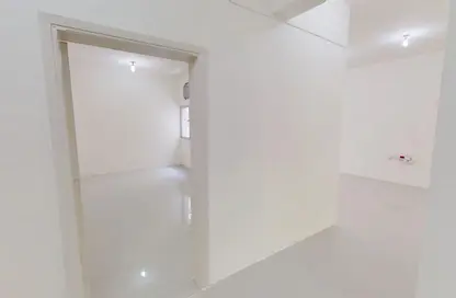 Apartment - 3 Bedrooms - 2 Bathrooms for rent in Bin Dirham 1 - Al Mansoura - Doha