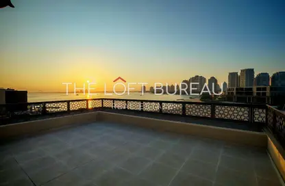 شقة - 2 غرف نوم - 4 حمامات للايجار في البلاج الجنوبي - البلاج - جزيرة اللؤلؤة - الدوحة