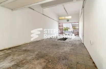 Shop - Studio - 1 Bathroom for rent in Al Hanaa Street - Al Gharrafa - Doha