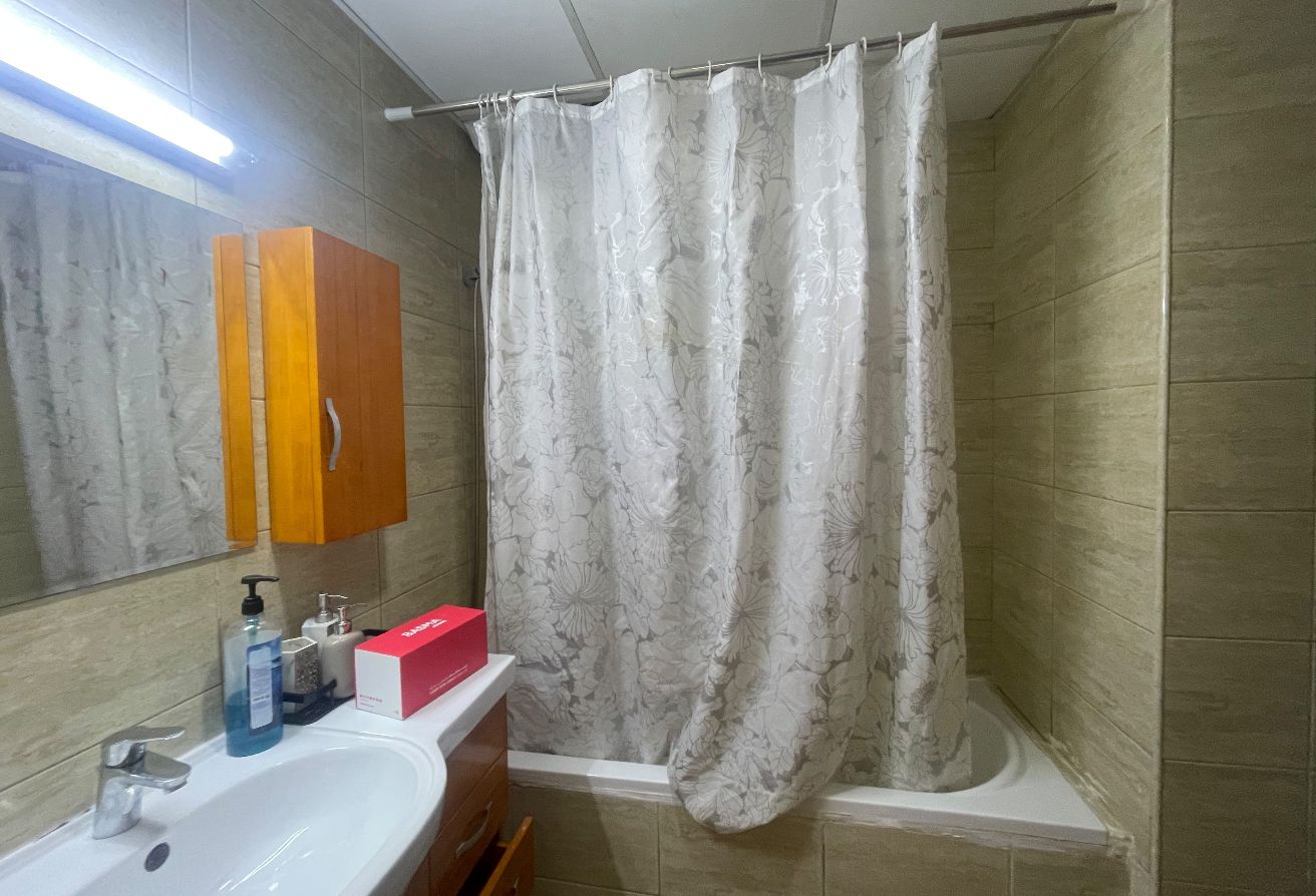 Spacious studio FF in foxhill just in 4000 exclude thumbnail 8