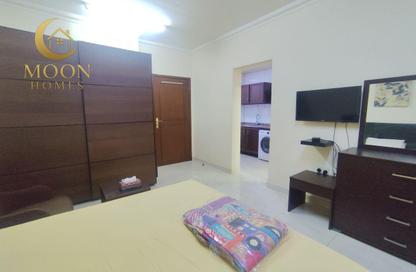 Apartment - Studio - 1 Bathroom for rent in Umm Ghwailina Comm - Umm Ghuwalina - Umm Ghuwailina - Doha
