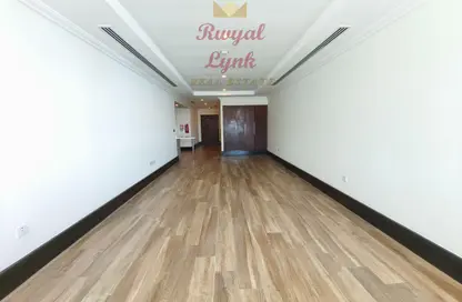 Apartment - Studio - 1 Bathroom for rent in Viva West - Viva Bahriyah - The Pearl Island - Doha