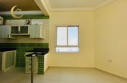 Apartment - 1 Bedroom - 1 Bathroom for rent in Umm Ghwailina Comm - Umm Ghuwalina - Umm Ghuwailina - Doha