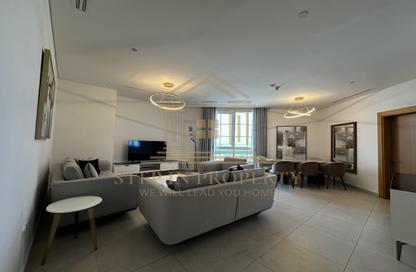 Apartment - 2 Bedrooms - 4 Bathrooms for rent in Floresta Gardens - Floresta Gardens - The Pearl Island - Doha