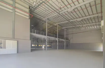 Warehouse - Studio - 2 Bathrooms for sale in East Industrial Street - Birkat Al Awamer - Al Wakra